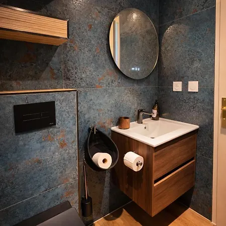 Designer In - Station & Center *