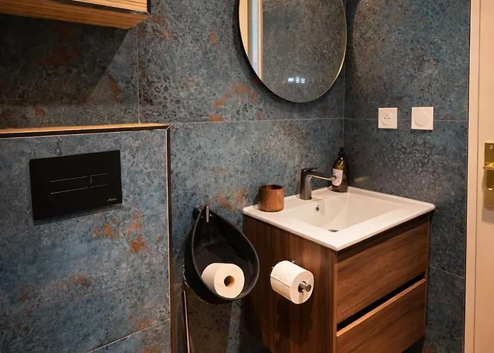 Designer In - Station & Center *